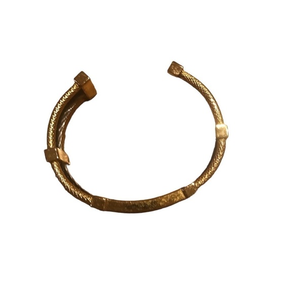 Guess  gold bracelet nwot​​​​​​​​ - Picture 1 of 5